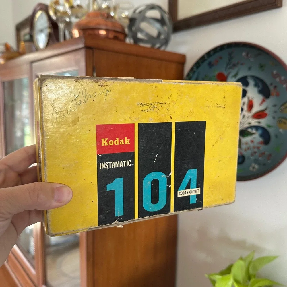 Vintage Kodak Instamatic 104 Camera Color Outfit with Box and GE Flashcube